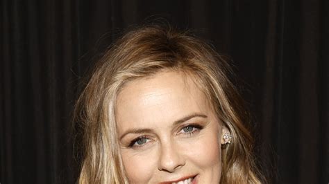 alicia silverstone nude|Alicia Silverstone, 46, Just Flashed Her Sculpted Body in a Nude。